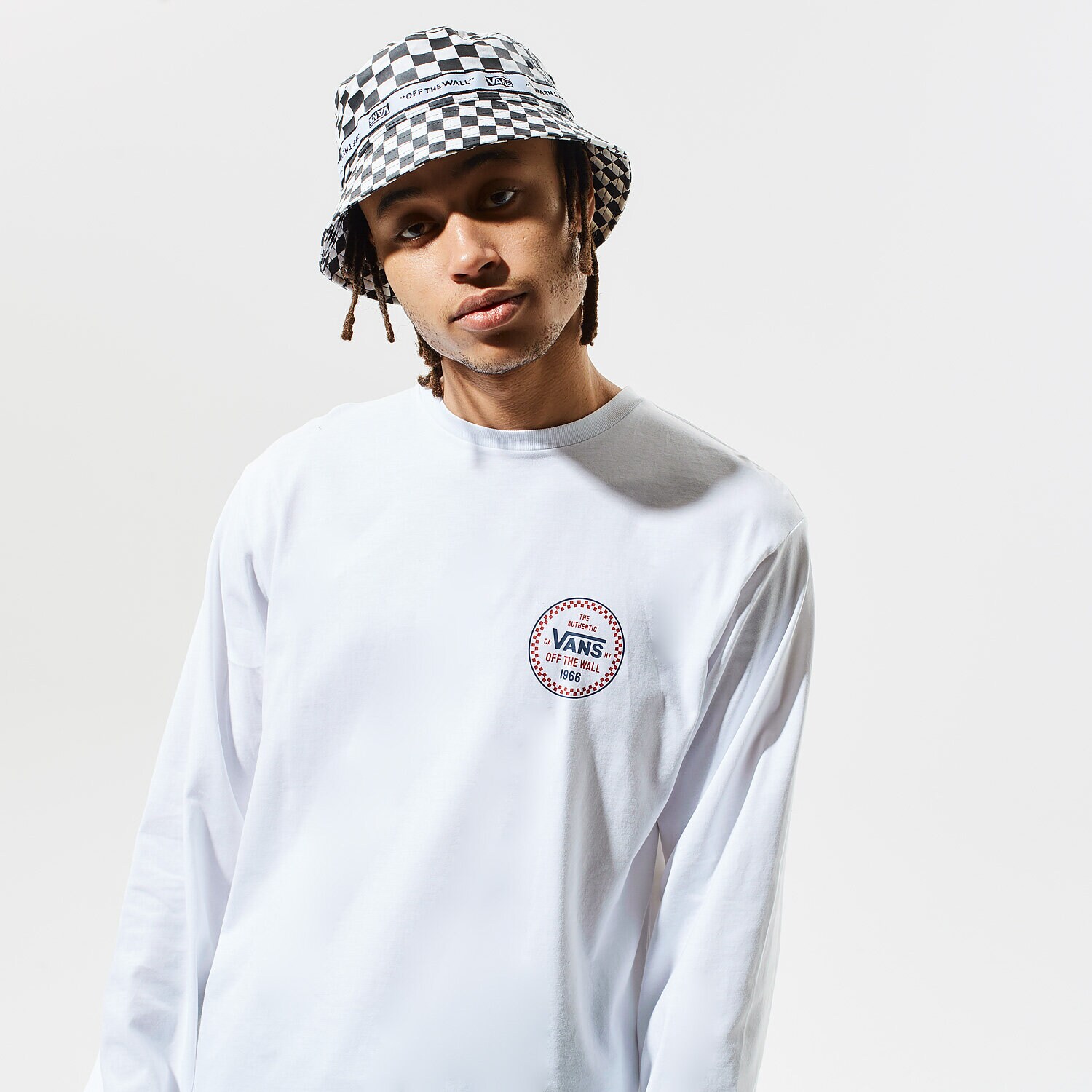 Herren T-Shirt VANS T-SHIRT CHECKER 66 LS VN0A4TVEWHT1 Weiß