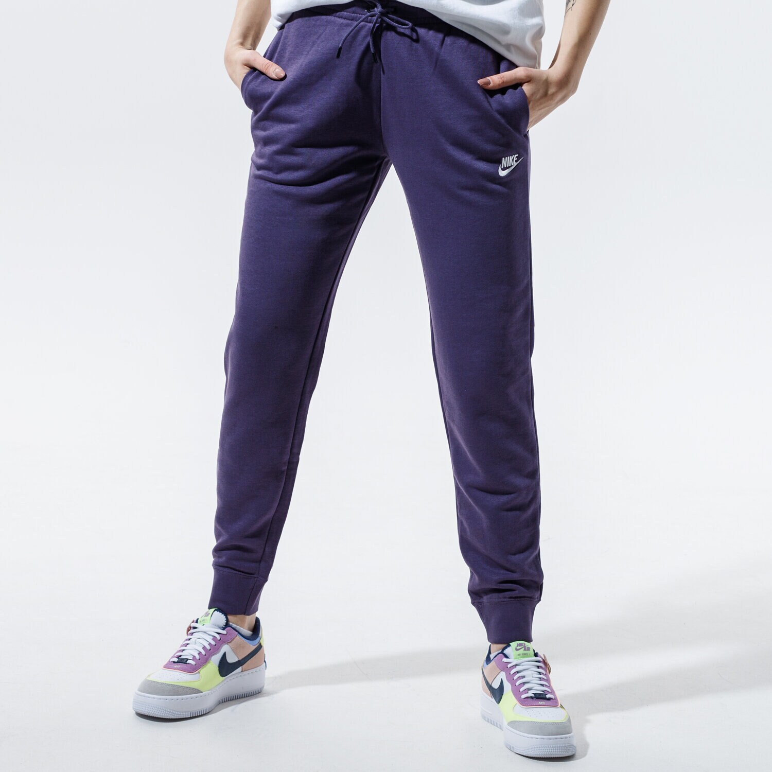 Damen Hosen NIKE HOSE SPORTSWEAR ESSENTIAL BV4095-574 Violet