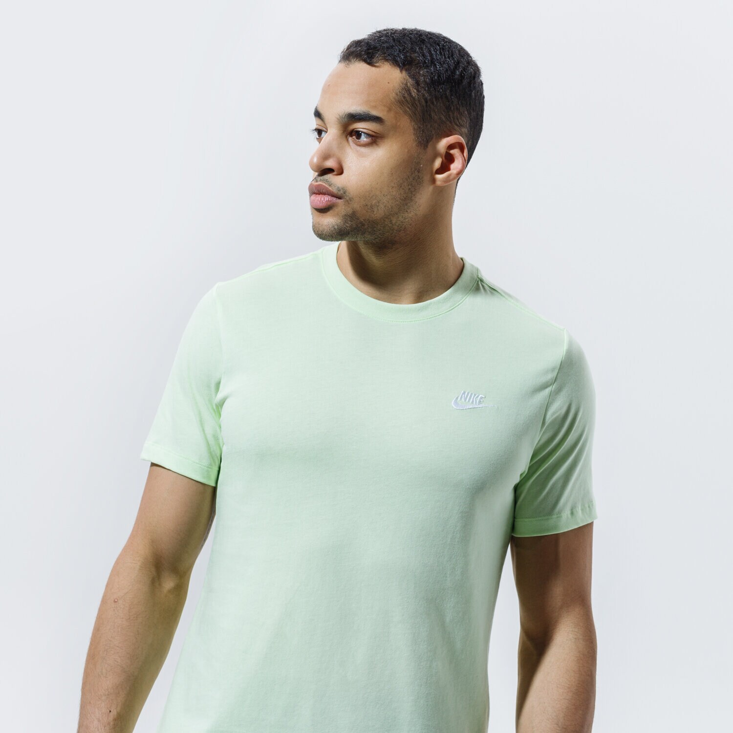 Herren T-Shirt NIKE T-SHIRT SPORTSWEAR CLUB AR4997-383 Grün