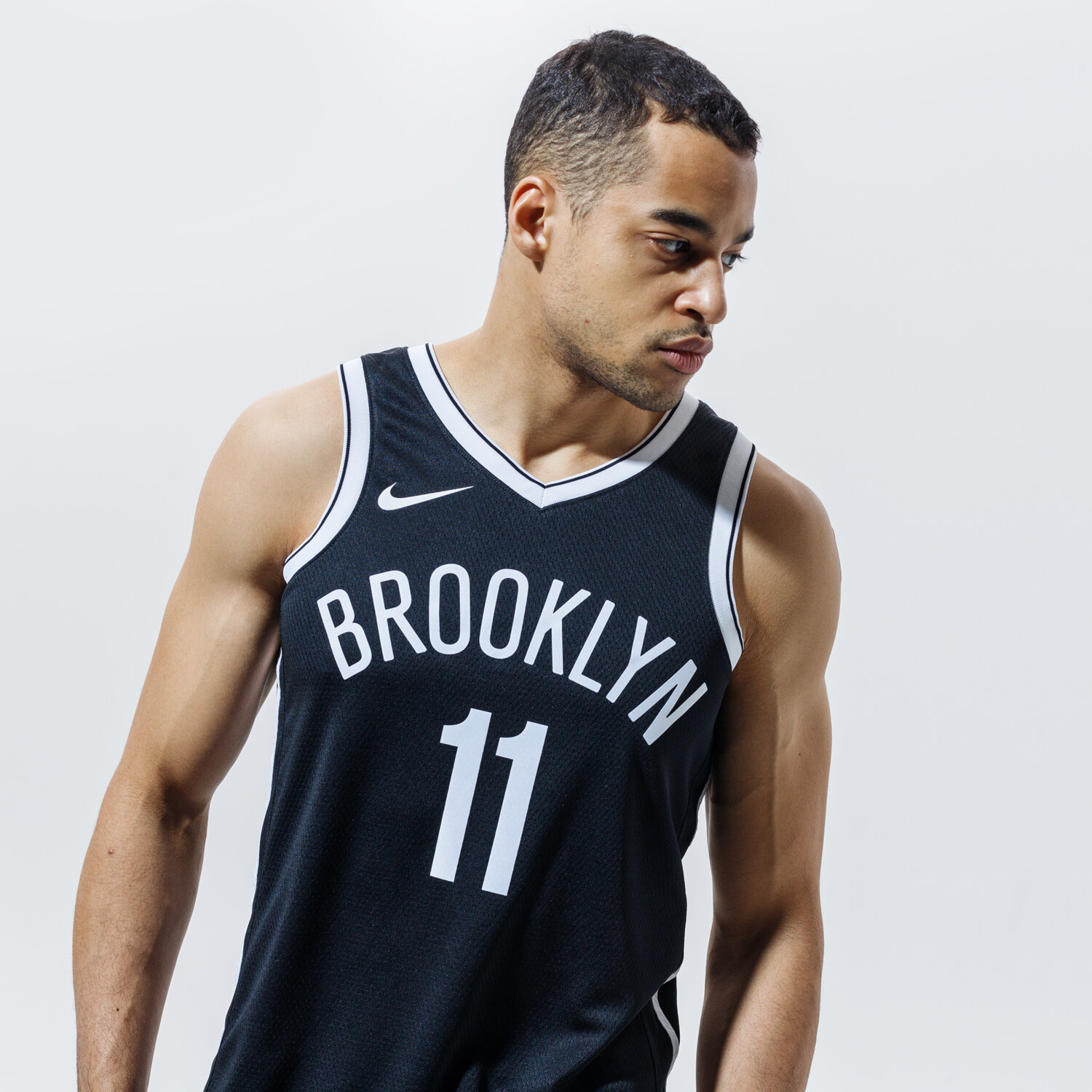 Herren Hosen NIKE TANK BROOKLYN NETS IRVING SWINGMAN ICON 2020 NBA CW3658-015 Schwarz