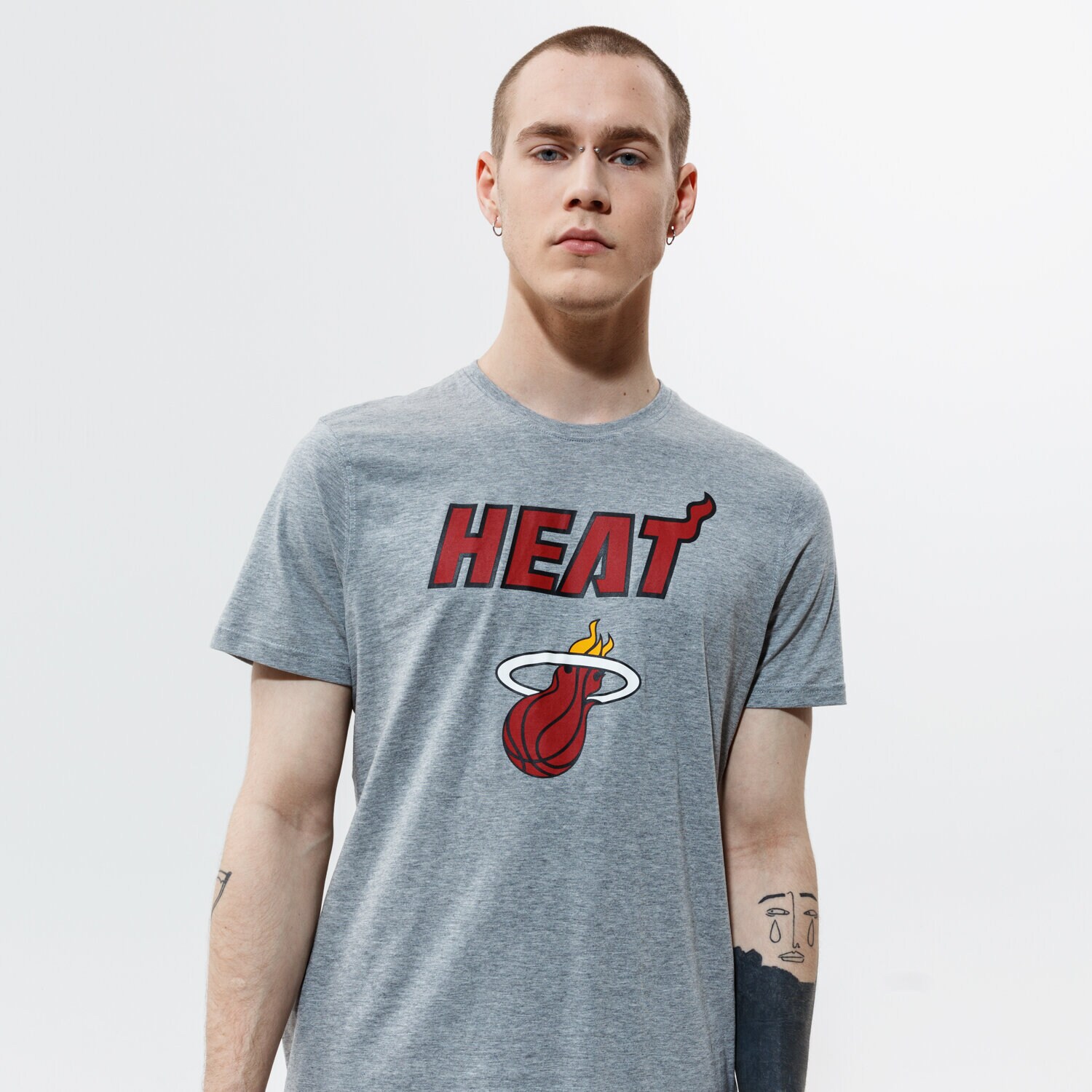 Herren T-Shirt NEW ERA T-SHIRT SS NBA TOP 6 MIAMI HEAT MIAMI HEAT LGH 11530751 Grau