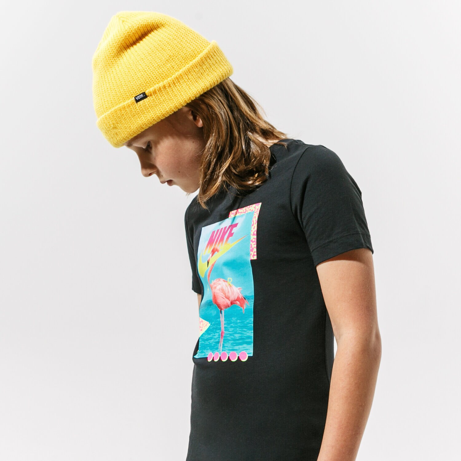 Kinder T-Shirt NIKE T-SHIRT B NSW TEE BEACH FLAMINGO PHOTO DJ3804-010 Schwarz