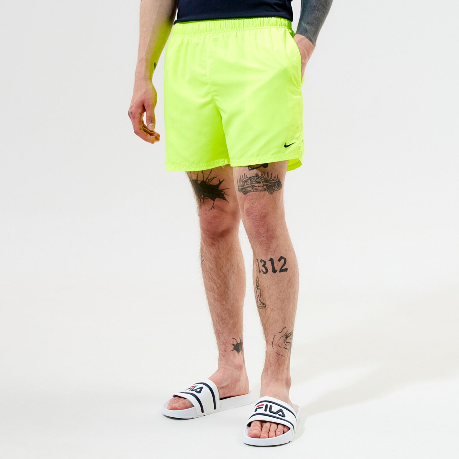 Herren Shorts NIKE SHORTS NIKE ESSENTIAL 5" NESSA560737 Gelb