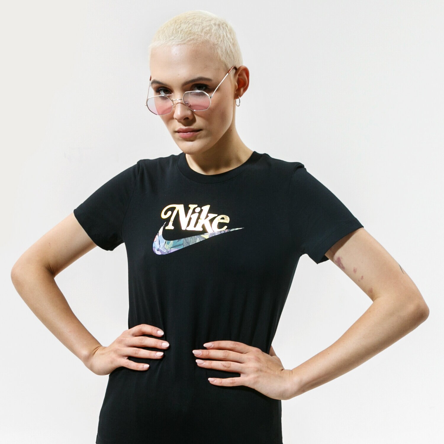 Damen T-Shirt NIKE T-SHIRT W NSW TEE FEMME DD1340-010 Schwarz