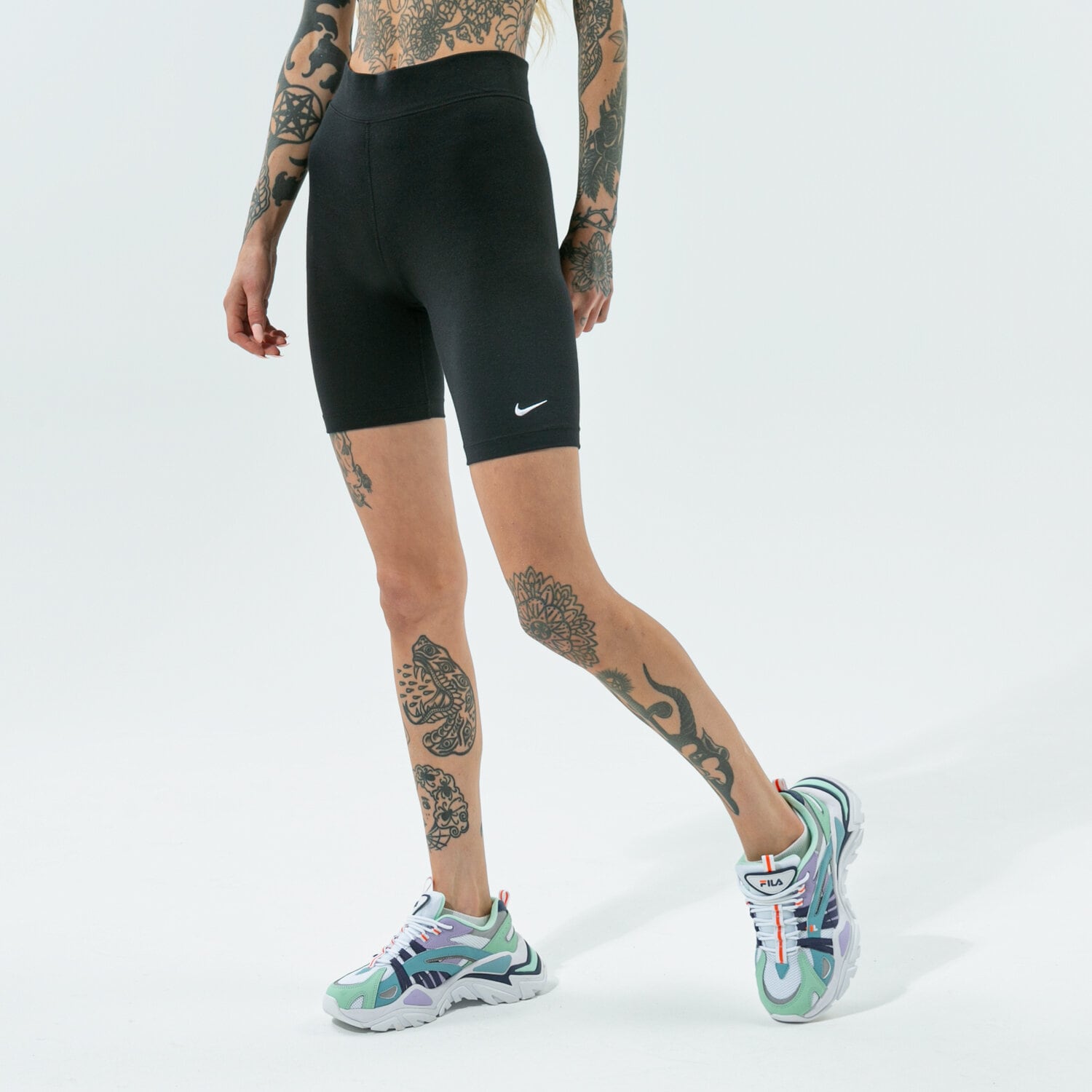 Nike core swoosh cycle shorts top