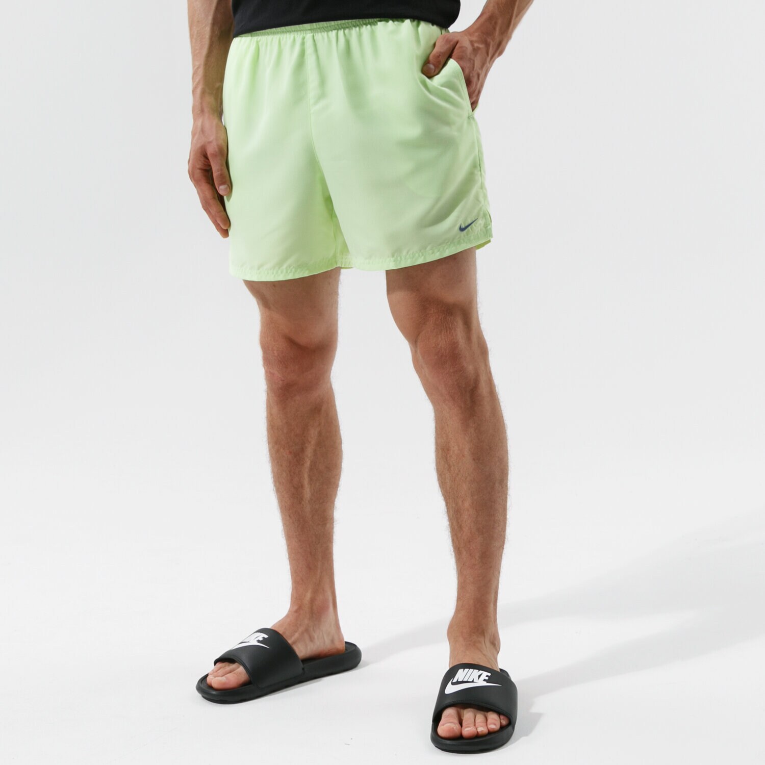 Herren Shorts NIKE SHORTS NIKE ESSENTIAL 5" NESSA560740 Grün