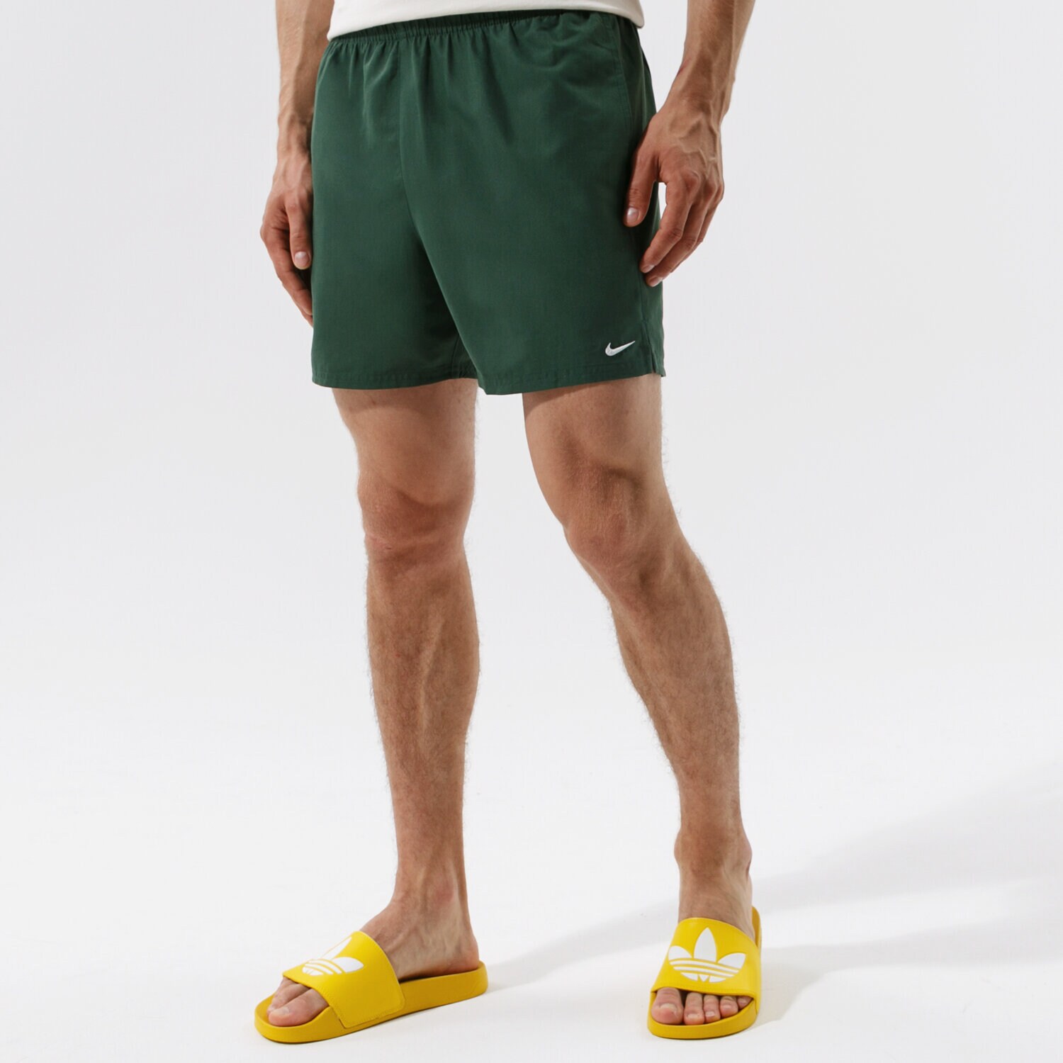 Herren Shorts NIKE SHORTS NIKE ESSENTIAL 5" NESSA560303 Grün