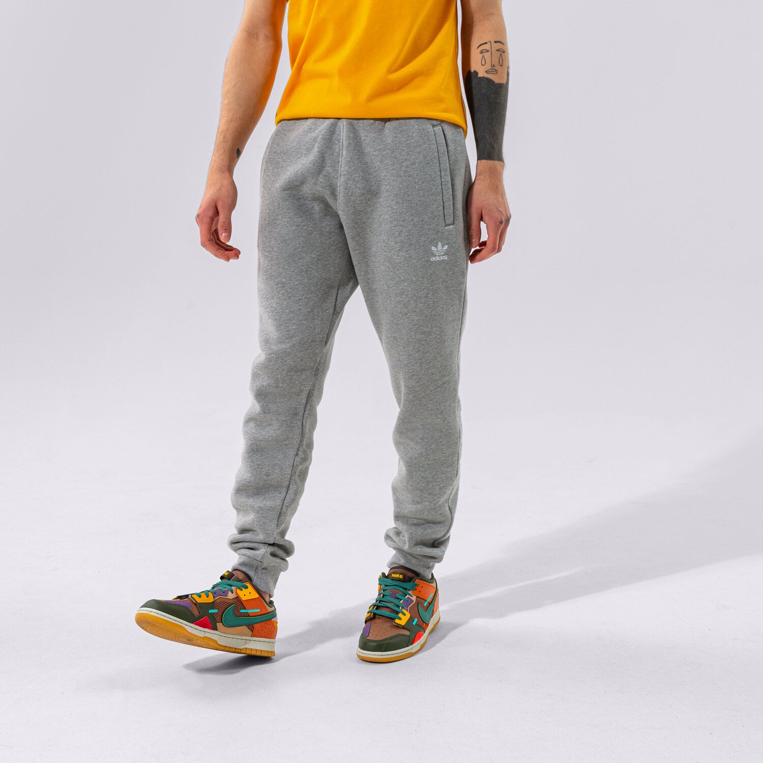 Herren Hosen ADIDAS TREFOIL ESSENTIAL JOGGERS  H34659 Grau