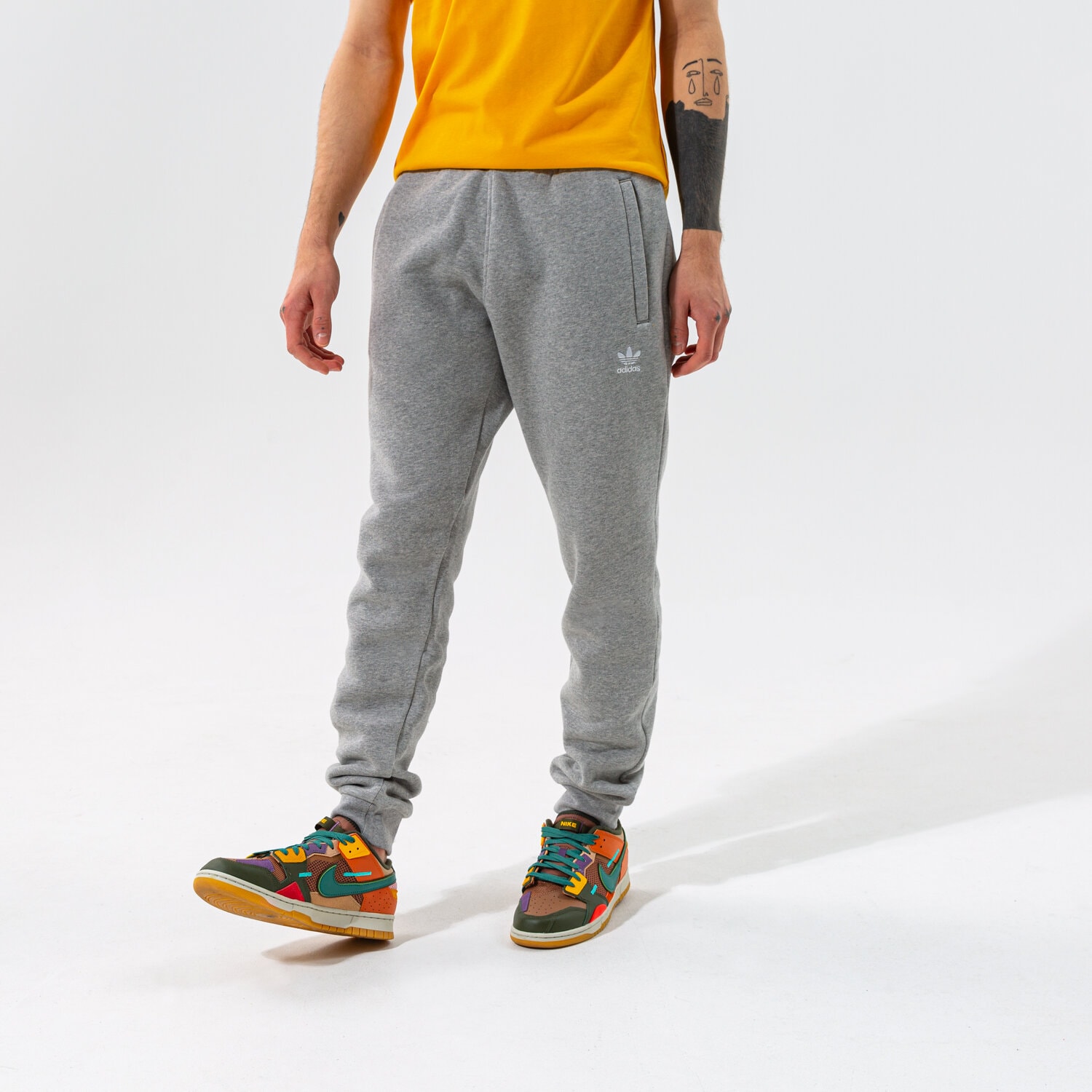 Adidas originals trefoil joggers hotsell