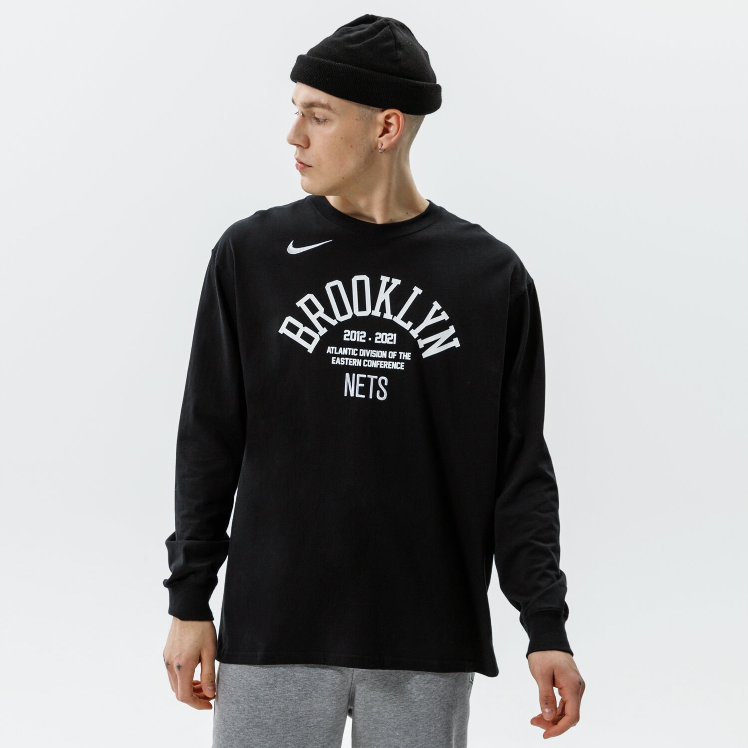 Herren T-Shirt NIKE T-SHIRT BKN M NK CTS TM ELMNT LS TEE NBA DA5887-010 Schwarz