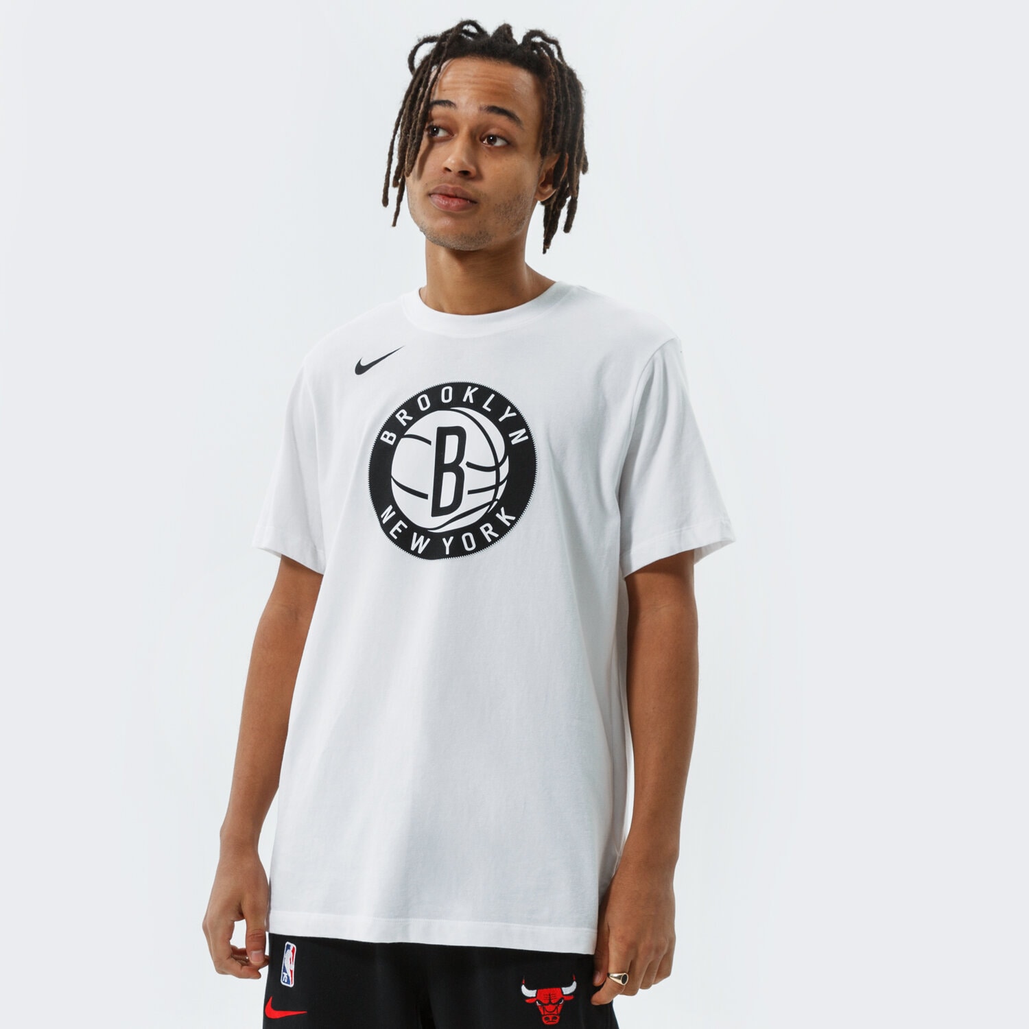 Herren T-Shirt NIKE T-SHIRT BKN M NK DF ES LOGO SS TEE NBA DA5999-100 Weiß