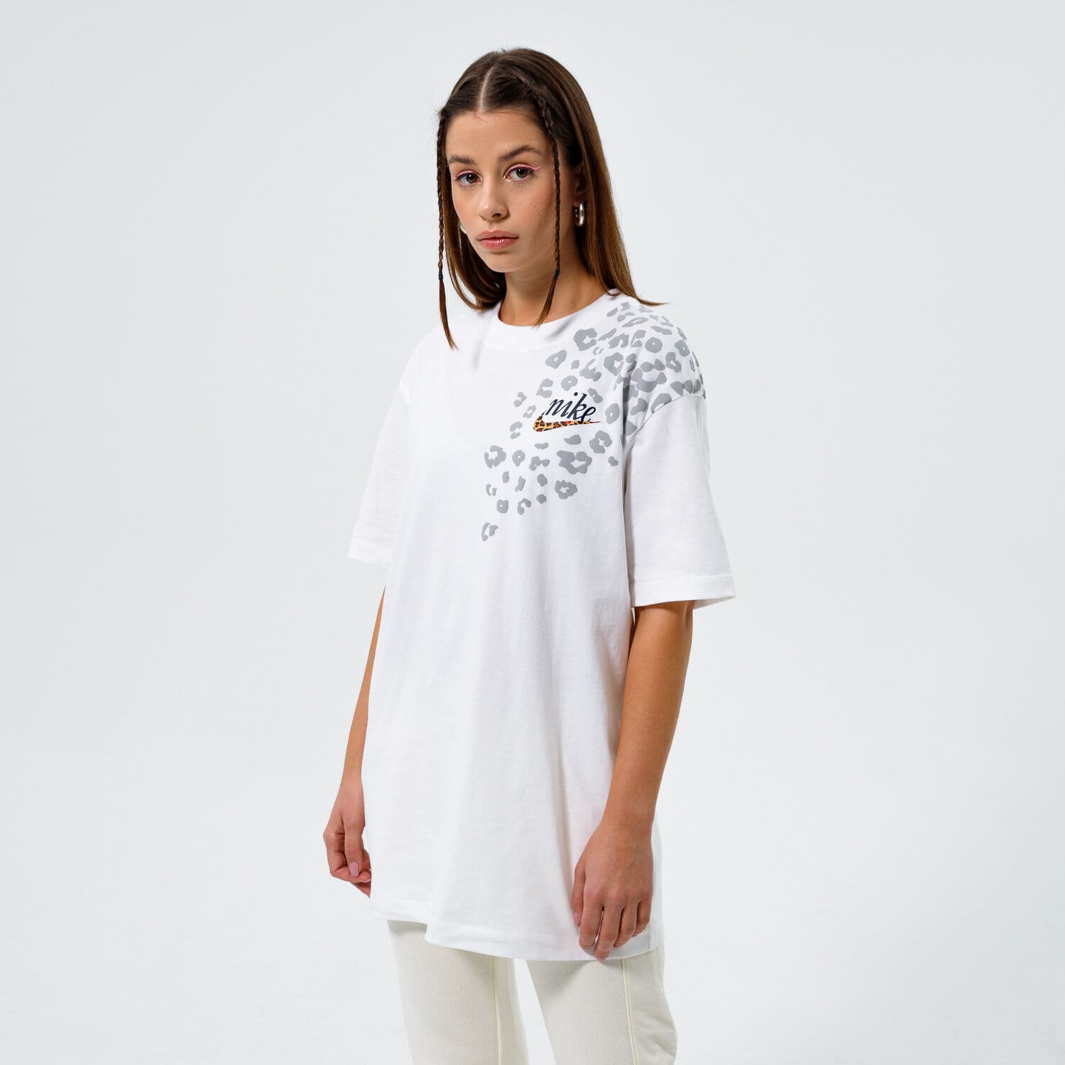 Damen T-Shirt NIKE T-SHIRT W NSW TEE BF PATCH DM2806-100 Weiß