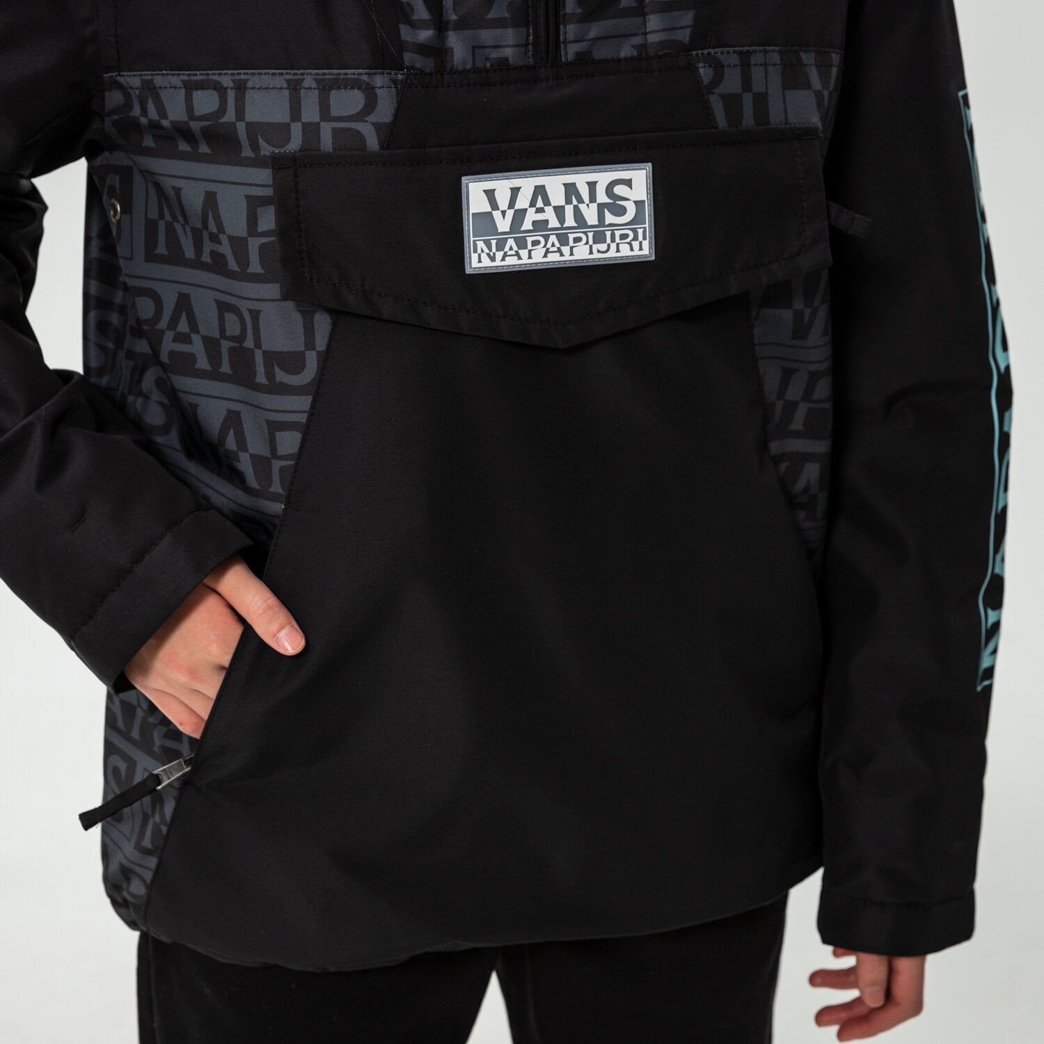 VANS JACKE WINTER WM VANS X NAPAPIJRI ANORAK Schwarz VN0A53WXBLK1