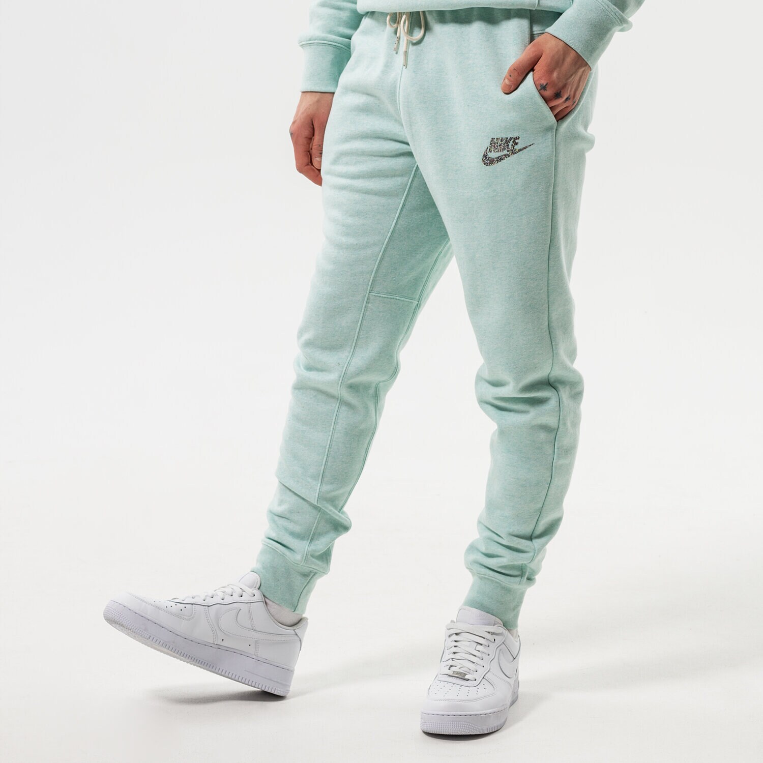 Herren Hosen NIKE HOSE M NSW REVIVAL FLC JGGR C DM5626-379 Grün