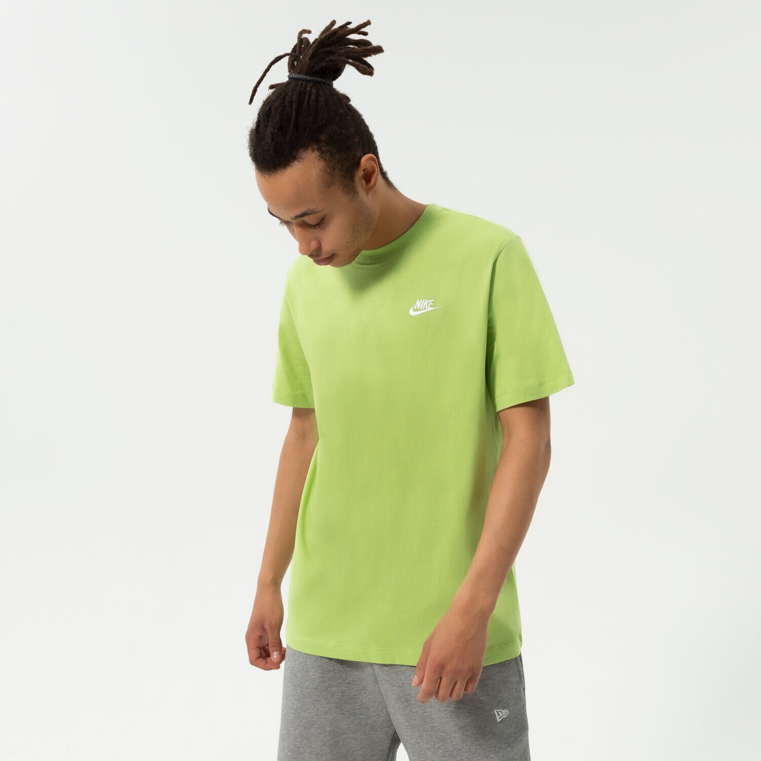 Herren T-Shirt NIKE T-SHIRT SPORTSWEAR CLUB AR4997-332 Grün