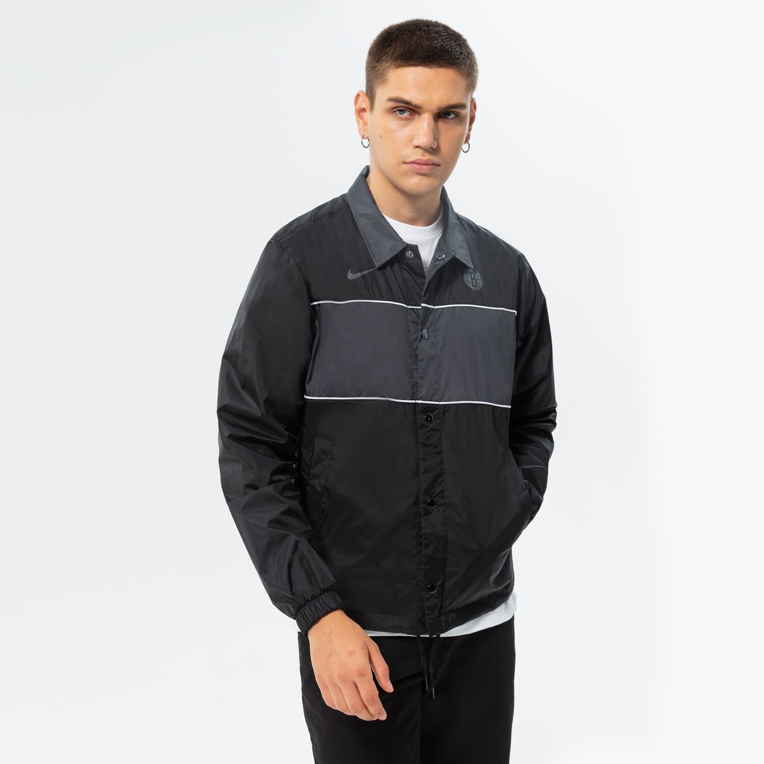 Herren Übergangsjacke NIKE JACKE BKN M NK JKT LTWT CTS NBA DN8724-010 Schwarz
