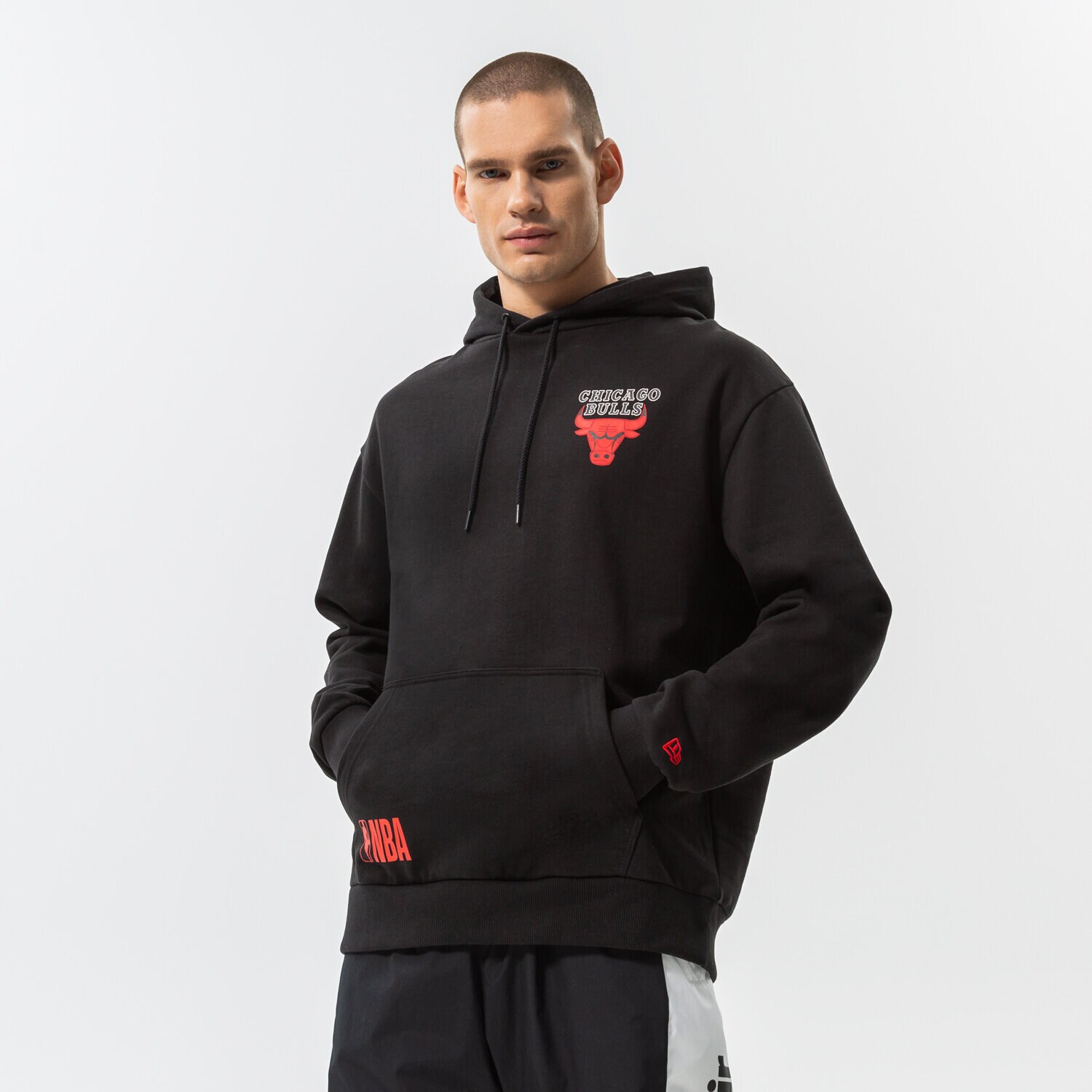 Herren NEW ERA HOODIE HALF LOGO OS BULLS CHICAGO BULLS BLKFDR 60284623 Schwarz
