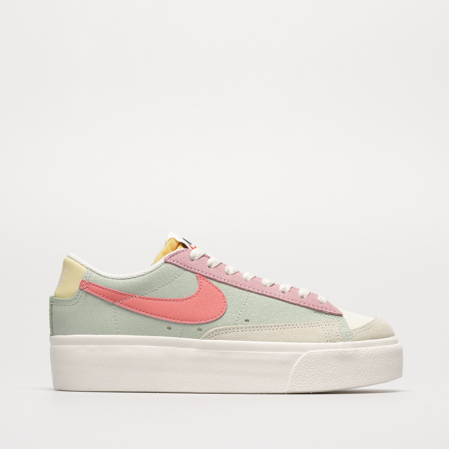 Damen Sneaker NIKE BLAZER LOW PLATFORM DM9464-001 Multicolor