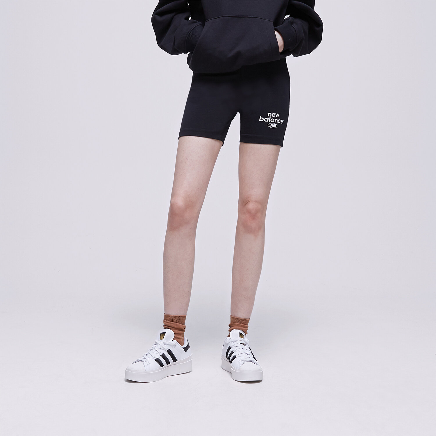 Damen Shorts NEW BALANCE SHORTS NB ESSENTIALS BIKER SHORTS WS31504BK Schwarz