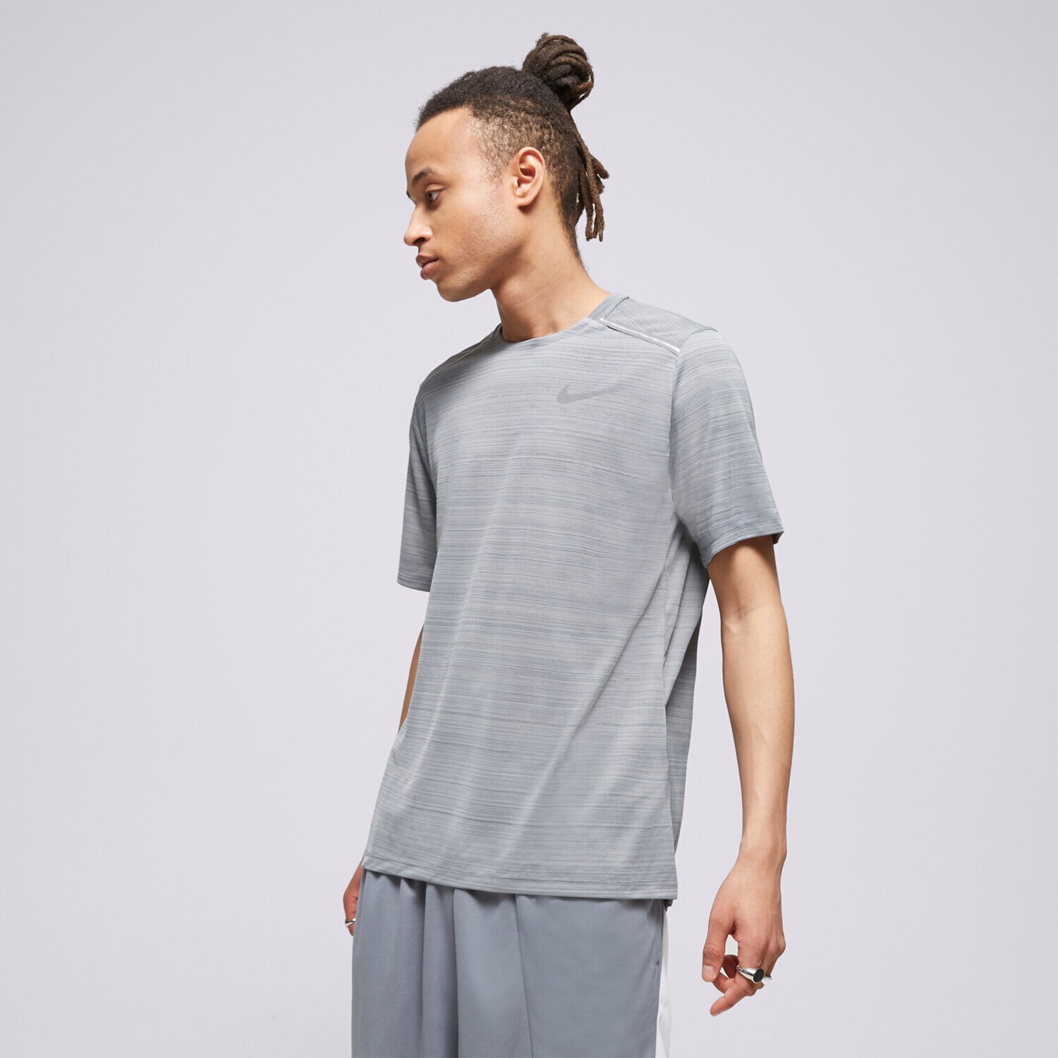 Herren T-Shirt NIKE MILER TEE SMOKE AJ7565084 Grau