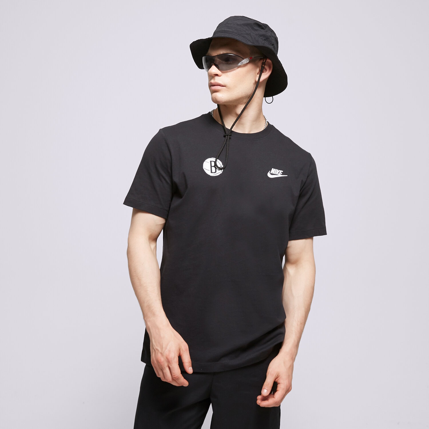 Herren T-Shirt NIKE T-SHIRT BKN M NK ES NBA SS CLUB TEE NBA FD1416-010 Schwarz