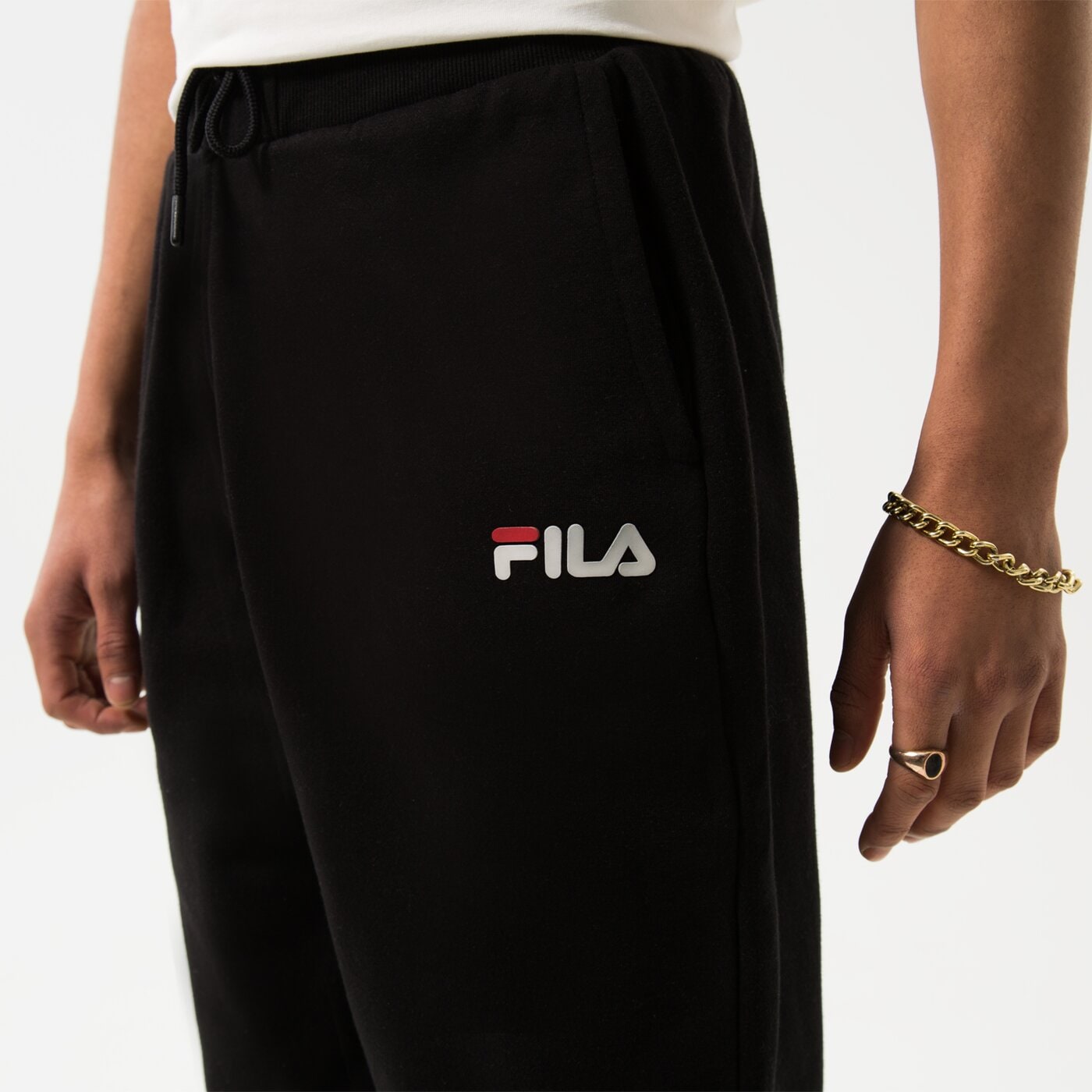 fila hose mit knöpfen