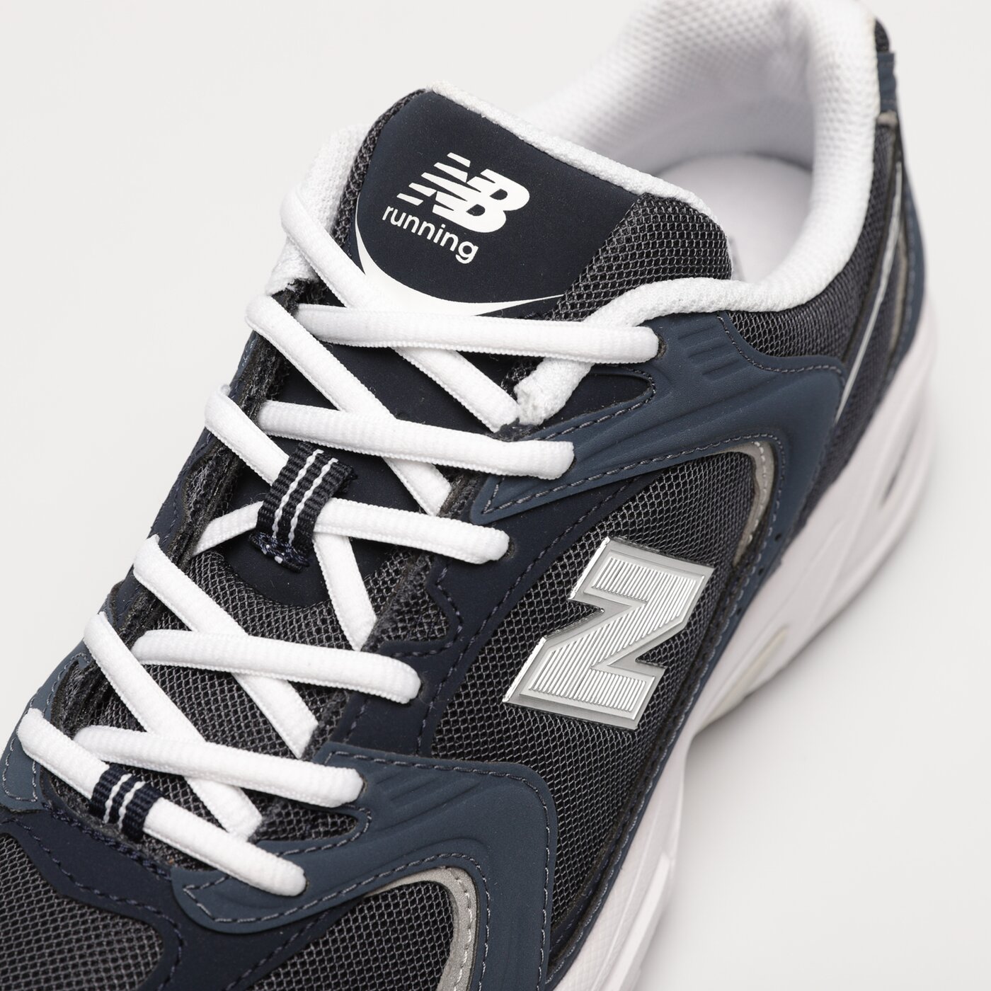 new balance 830