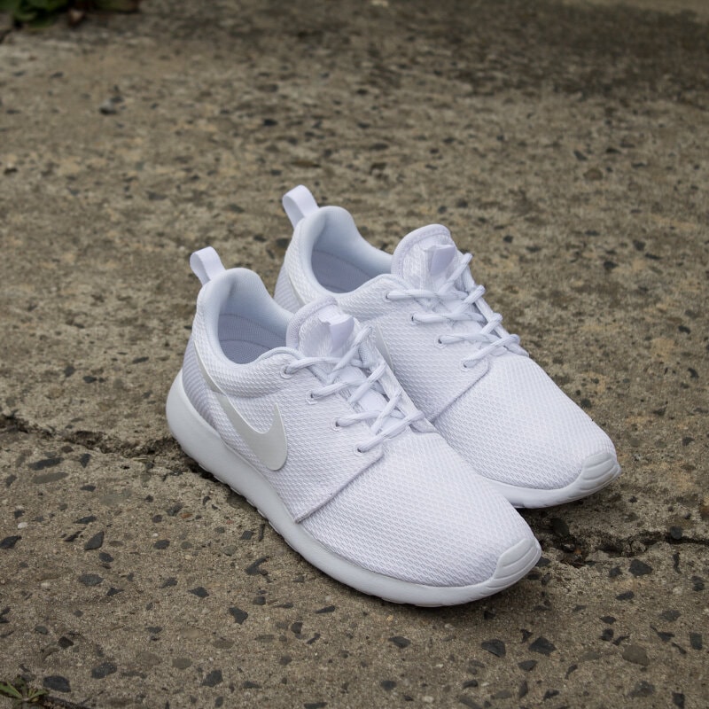 NIKE WMNS ROSHE RUN WeiB 511882 111 Sizeer