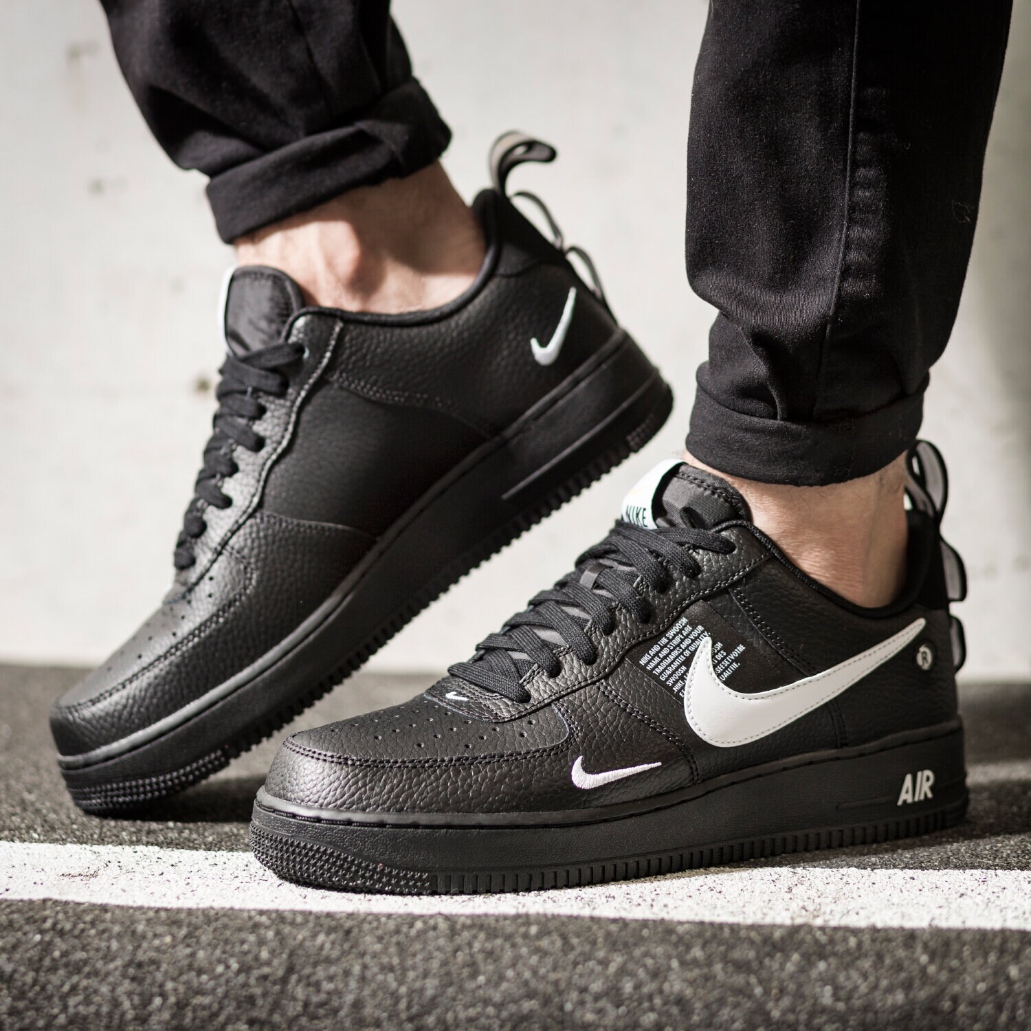 NIKE AIR FORCE 1 07 LV8 UTILITY Schwarz AJ7747 001 Sizeer