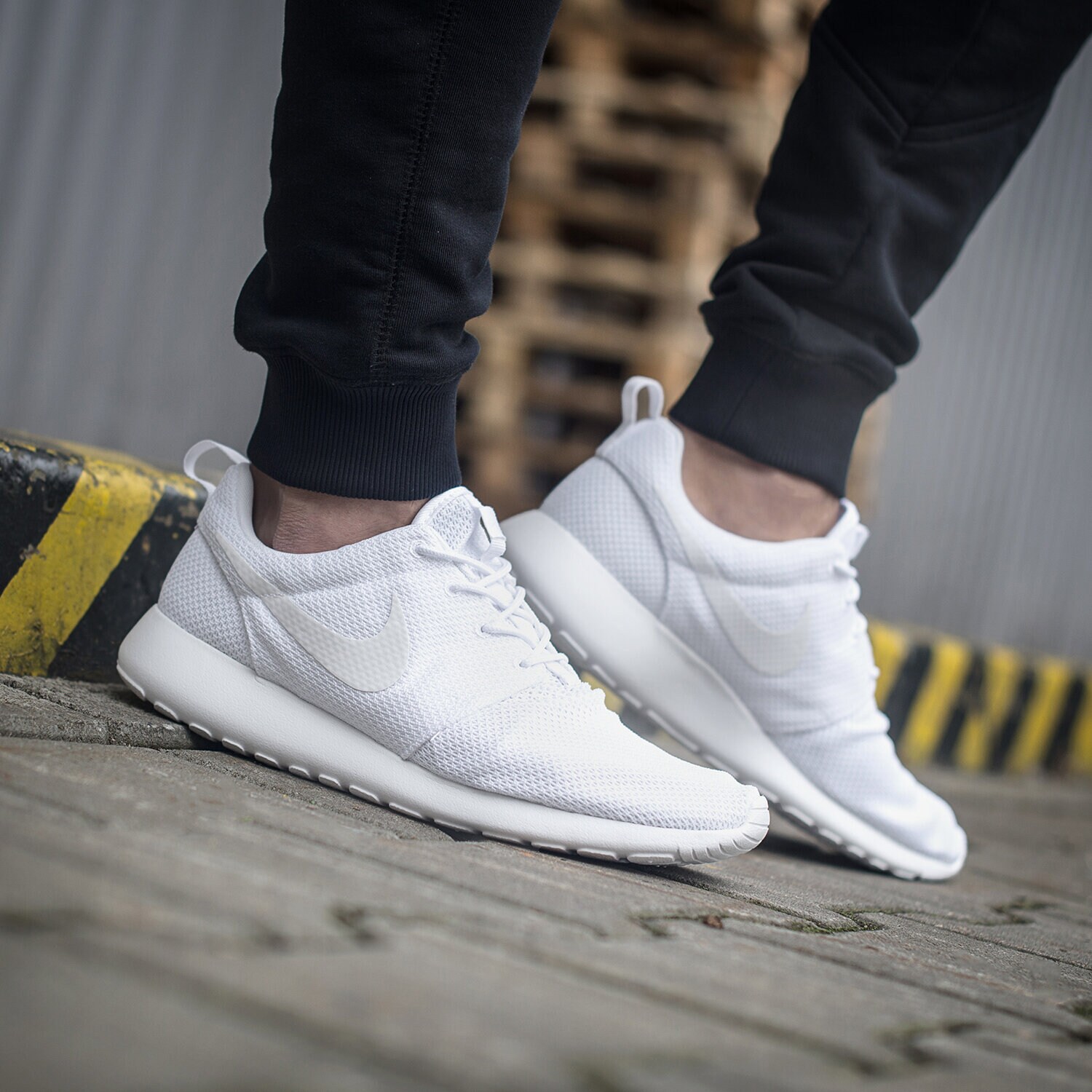 Nike roshe run herren weiß online