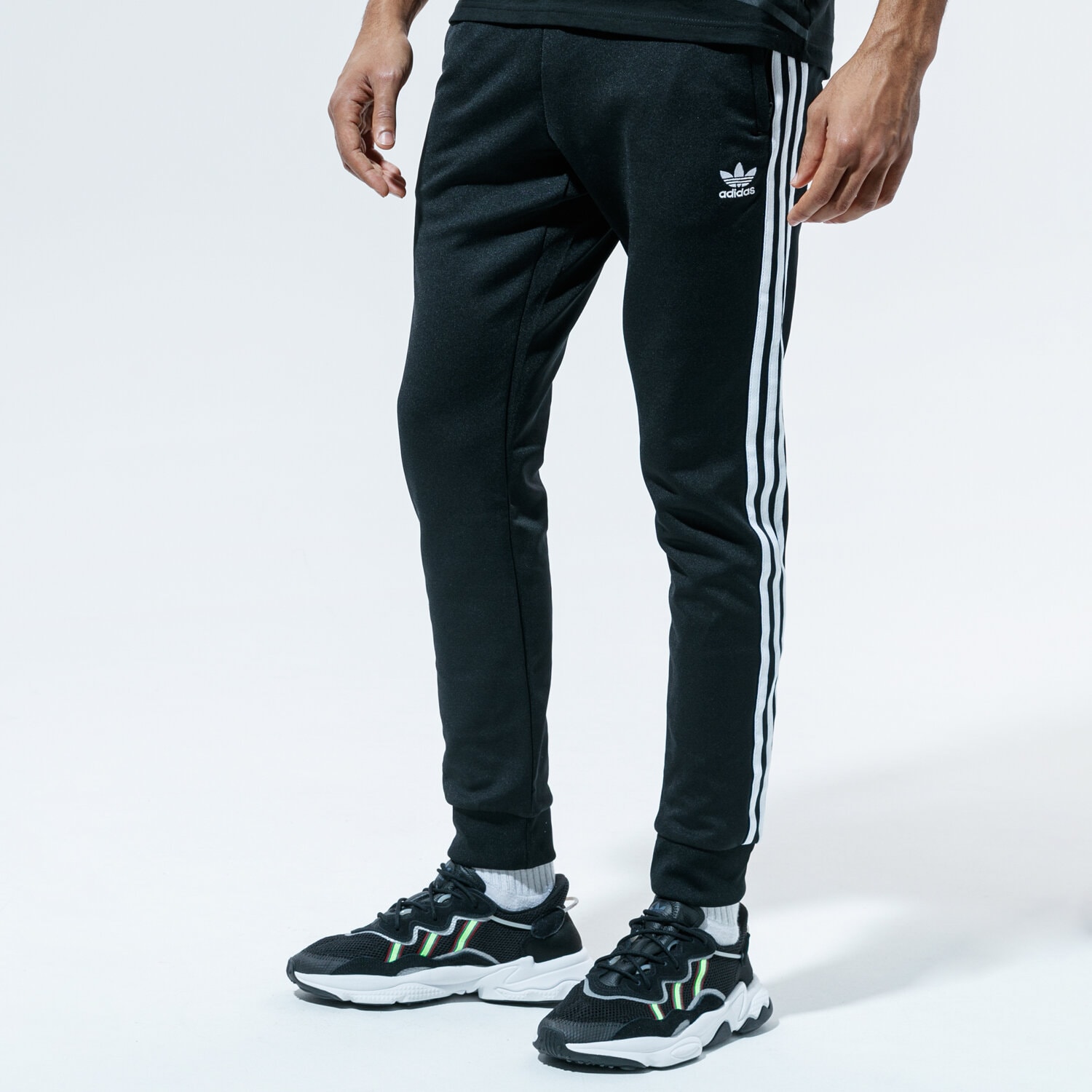 ADIDAS SUPERSTAR JOGGERS Schwarz GF0210 Sizeer