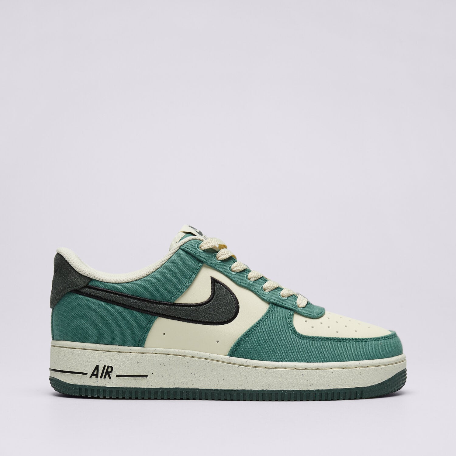 NIKE AIR FORCE 1 07 LV8