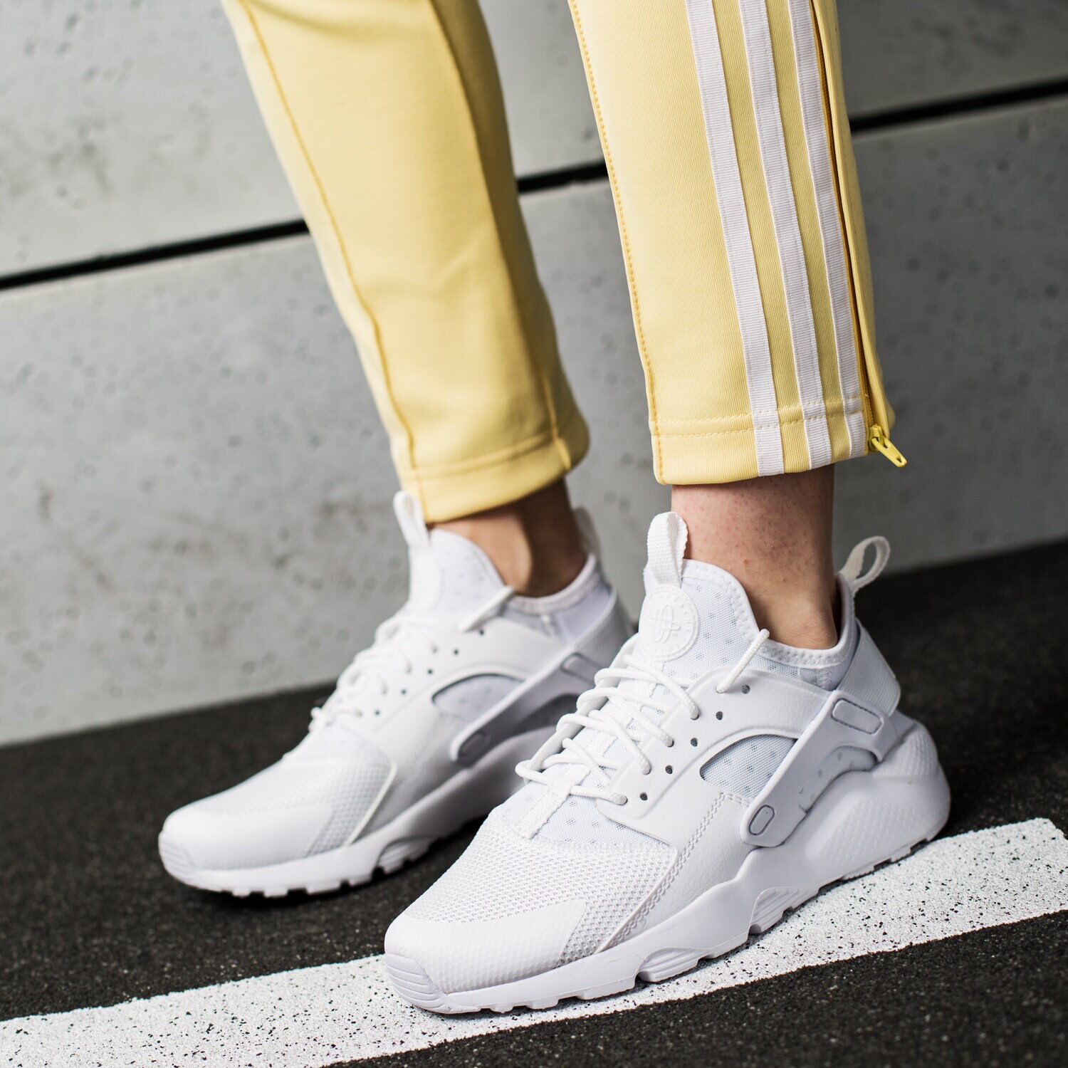 NIKE AIR HUARACHE RUN ULTRA GS