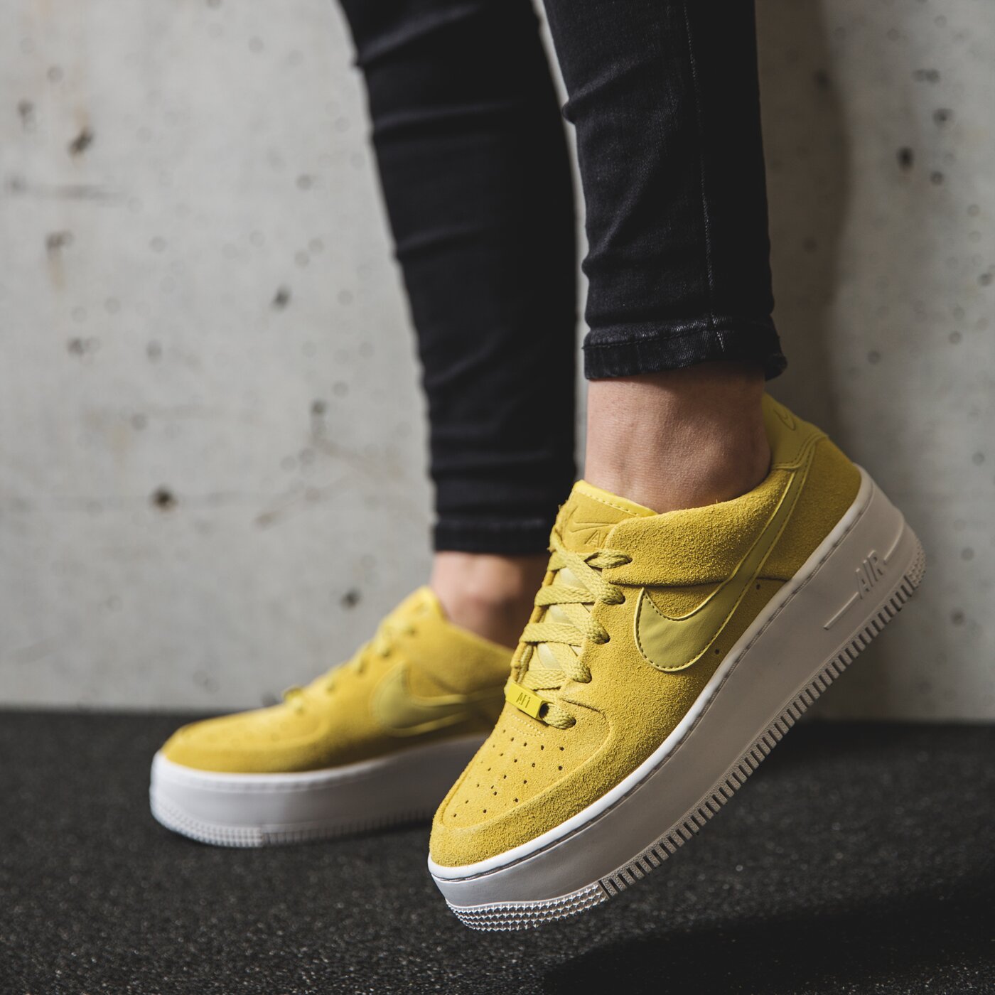 nike yellow air force 1 sage low sneakers